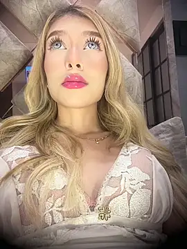 valeryfox   online show from 06/10/26, 12:11