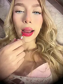 valeryfox   online show from 06/12/26, 11:57
