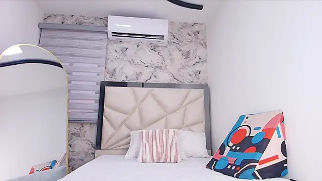 Snapshot of lili_jhonson chatting on 11/28/25, 11:57 lili jhonson online show from 11/28/25, 11:57