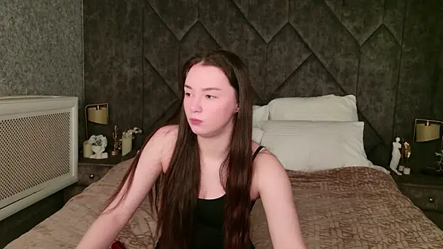 Snapshot of Amber_Bond chatting on 02/06/26, 05:56 Amber Bond online show from 02/06/26, 05:56