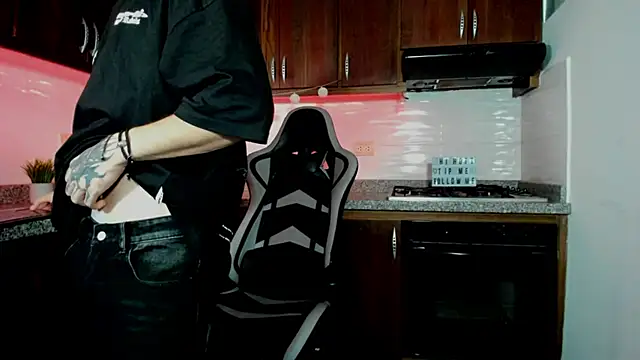 Snapshot of eren_jeager chatting on 02/04/26, 02:17 eren jeager online show from 02/04/26, 02:17