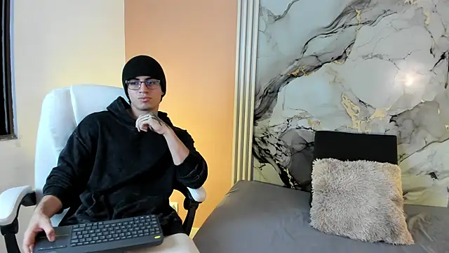 Snapshot of eren_jeager chatting on 02/06/26, 01:21 eren jeager online show from 02/06/26, 01:21