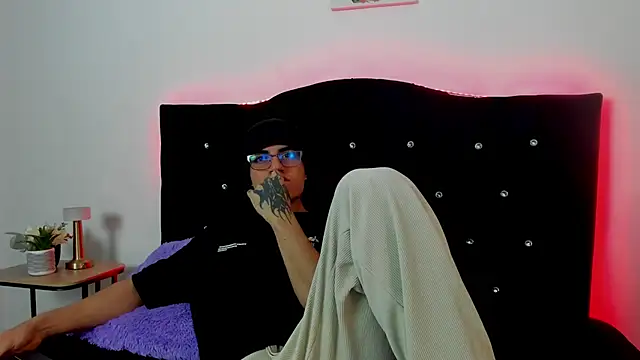 Snapshot of eren_jeager chatting on 02/21/26, 01:28 eren jeager online show from 02/21/26, 01:28