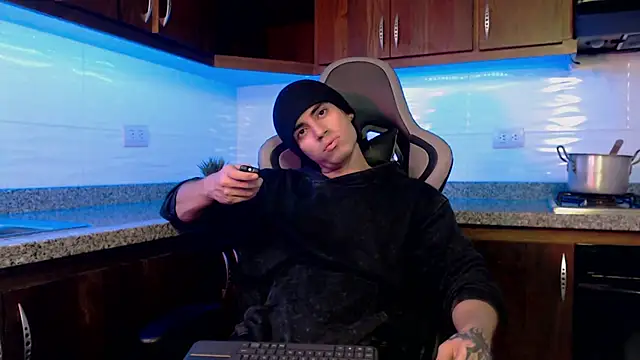 Snapshot of eren_jeager chatting on 02/27/26, 01:05 eren jeager online show from 02/27/26, 01:05