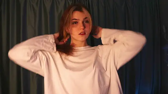 Snapshot of FannyRay chatting on 12/02/25, 08:04 FannyRay online show from 12/02/25, 08:04