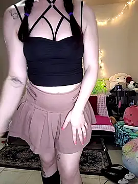 Snapshot of LaylaLucis chatting on 04/10/26, 10:36 LaylaLucis online show from 04/10/26, 10:36