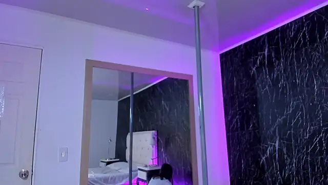 Snapshot of ClarissaMorreti chatting on 11/26/25, 01:01 ClarissaMorreti online show from 11/26/25, 01:01