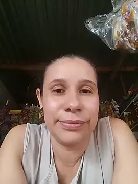 Snapshot of MIA-LARIOS chatting on 06/16/26, 10:01 MIA-LARIOS online show from 06/16/26, 10:01