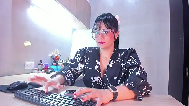 Snapshot of Haylenpark chatting on 05/17/26, 09:49 Haylenpark online show from 05/17/26, 09:49