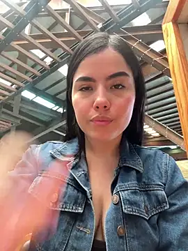 Snapshot of Marilyn_Monrou chatting on 12/18/25, 04:02 Marilyn Monrou online show from 12/18/25, 04:02