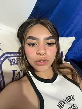 Yunaraa online show from 11/27/25, 08:11