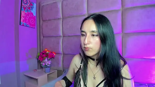 Snapshot of CharlotteStuart chatting on 03/26/26, 03:56 CharlotteStuart online show from 03/26/26, 03:56