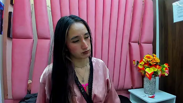 Snapshot of CharlotteStuart chatting on 03/31/26, 02:57 CharlotteStuart online show from 03/31/26, 02:57