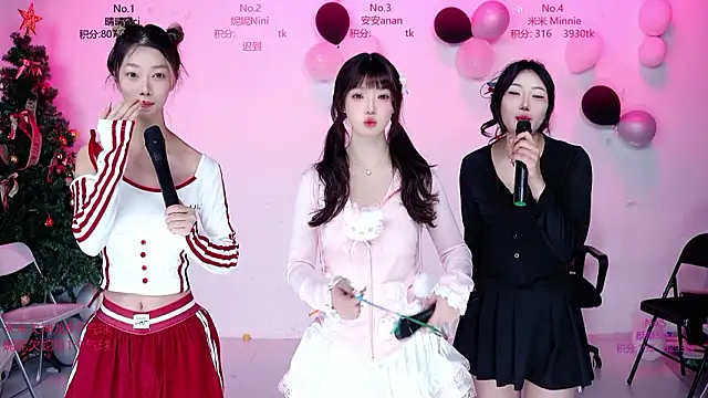 Snapshot of CM---002 chatting on 02/25/26, 01:26 CM---002 online show from 02/25/26, 01:26