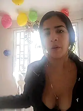 Snapshot of Monitaxhot chatting on 12/20/25, 06:26 Monitaxhot online show from 12/20/25, 06:26