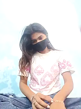 Snapshot of Lovely_girl- chatting on 12/23/25, 05:49 Lovely girl- online show from 12/23/25, 05:49