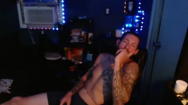 Snapshot of KingCole2390 chatting on 03/07/26, 07:27 KingCole2390 online show from 03/07/26, 07:27