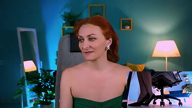 Snapshot of DianaTorrens chatting on 12/20/25, 12:34 DianaTorrens online show from 12/20/25, 12:34