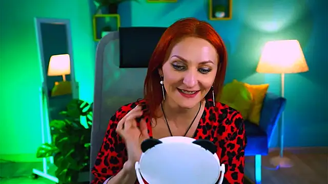 Snapshot of DianaTorrens chatting on 03/05/26, 08:43 DianaTorrens online show from 03/05/26, 08:43