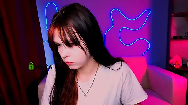 Snapshot of erica_murray chatting on 12/03/25, 10:24 erica murray online show from 12/03/25, 10:24