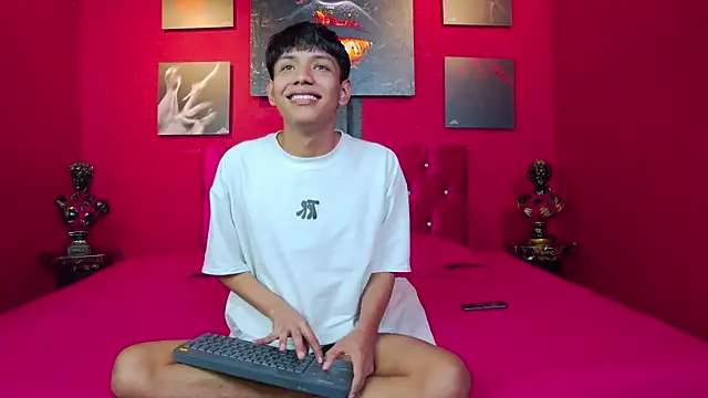 Snapshot of Liam_Sinclair chatting on 12/20/25, 08:49 Liam Sinclair online show from 12/20/25, 08:49