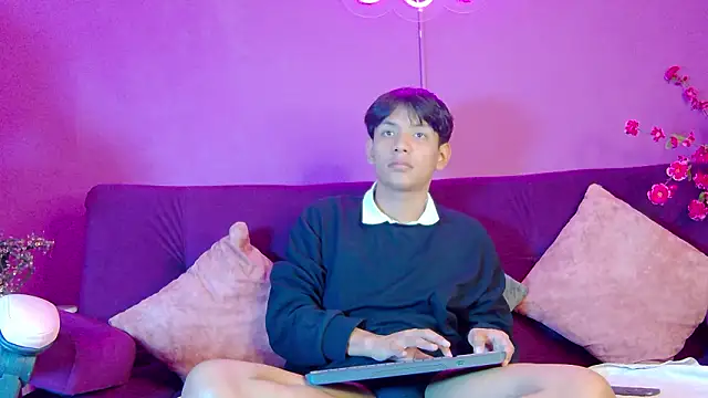 Snapshot of Liam_Sinclair chatting on 02/05/26, 07:29 Liam Sinclair online show from 02/05/26, 07:29