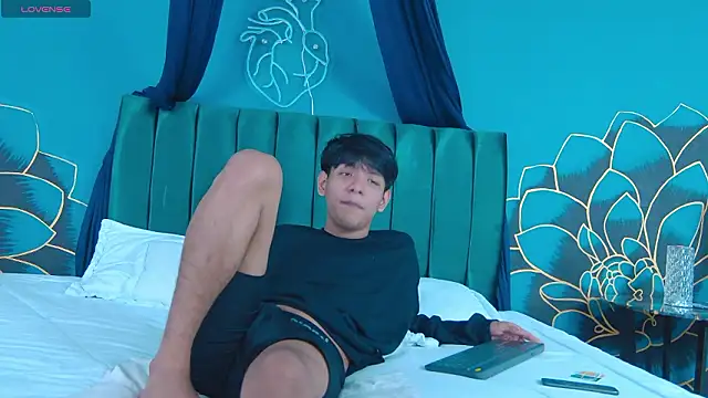 Snapshot of Liam_Sinclair chatting on 02/08/26, 04:43 Liam Sinclair online show from 02/08/26, 04:43