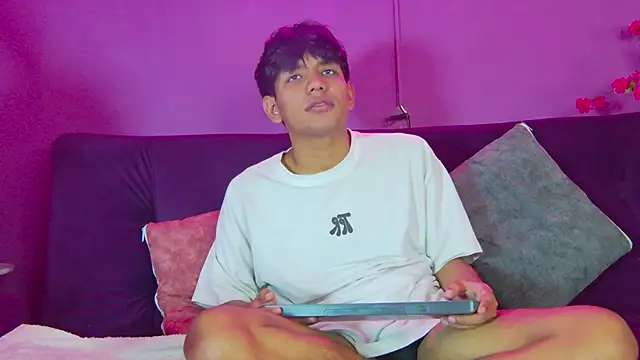 Snapshot of Liam_Sinclair chatting on 03/09/26, 08:02 Liam Sinclair online show from 03/09/26, 08:02