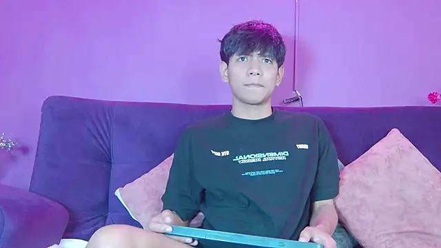 Snapshot of Liam_Sinclair chatting on 03/13/26, 07:53 Liam Sinclair online show from 03/13/26, 07:53