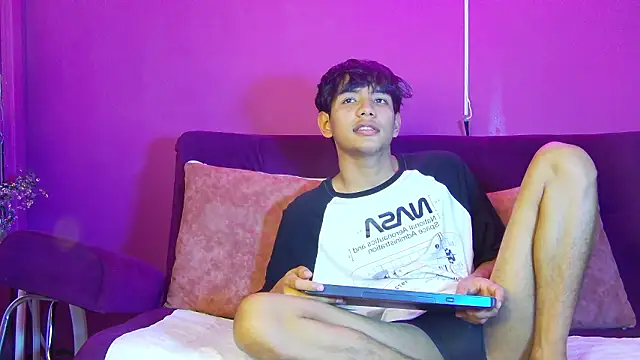 Snapshot of Liam_Sinclair chatting on 03/25/26, 08:48 Liam Sinclair online show from 03/25/26, 08:48