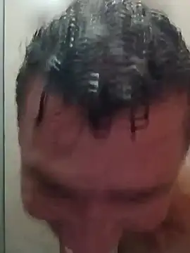 Snapshot of RobertoLuiz84 chatting on 05/17/26, 11:12 RobertoLuiz84 online show from 05/17/26, 11:12