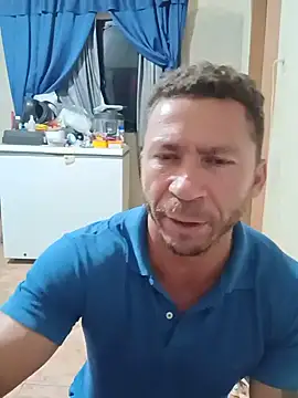 Snapshot of RobertoLuiz84 chatting on 06/23/26, 02:20 RobertoLuiz84 online show from 06/23/26, 02:20