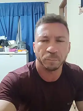 Snapshot of RobertoLuiz84 chatting on 07/18/26, 11:30 RobertoLuiz84 online show from 07/18/26, 11:30