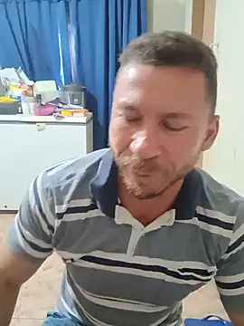 Snapshot of RobertoLuiz84 chatting on 07/19/26, 04:44 RobertoLuiz84 online show from 07/19/26, 04:44