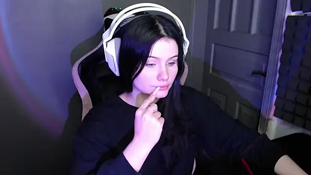 Snapshot of Moon_raven chatting on 01/18/26, 09:51 Moon raven online show from 01/18/26, 09:51