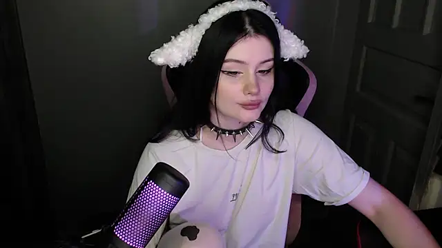 Snapshot of Moon_raven chatting on 02/11/26, 11:21 Moon raven online show from 02/11/26, 11:21