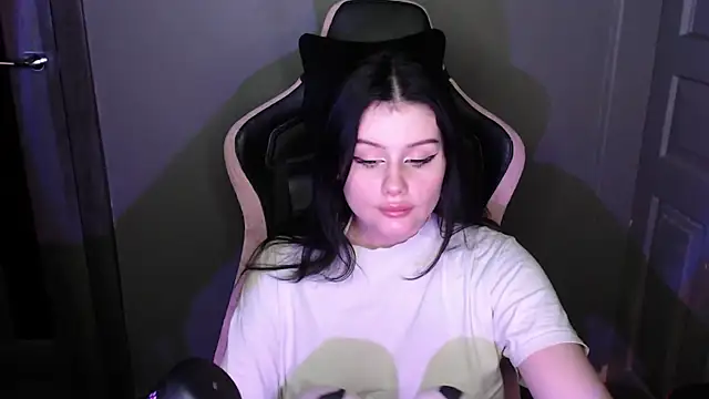 Snapshot of Moon_raven chatting on 02/16/26, 11:01 Moon raven online show from 02/16/26, 11:01