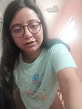 Snapshot of Chaparrita13 chatting on 02/15/26, 09:33 Chaparrita13 online show from 02/15/26, 09:33