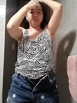 Snapshot of Chaparrita13 chatting on 03/27/26, 04:40 Chaparrita13 online show from 03/27/26, 04:40