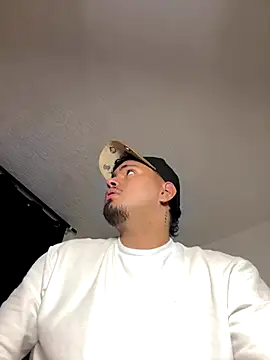 Snapshot of Henry_villa23 chatting on 12/17/25, 05:46 Henry villa23 online show from 12/17/25, 05:46