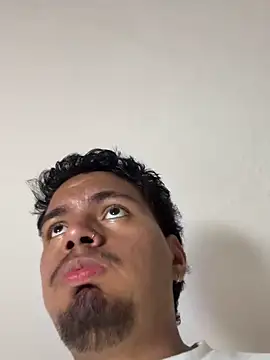 Snapshot of Henry_villa23 chatting on 12/18/25, 07:14 Henry villa23 online show from 12/18/25, 07:14