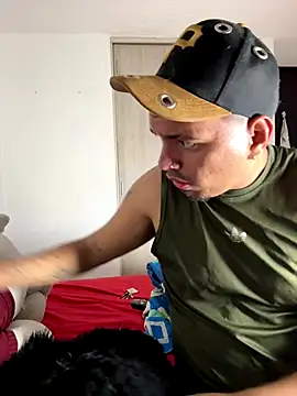 Snapshot of Henry_villa23 chatting on 12/22/25, 06:10 Henry villa23 online show from 12/22/25, 06:10