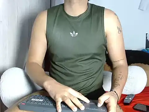 Snapshot of Henry_villa23 chatting on 02/07/26, 01:15 Henry villa23 online show from 02/07/26, 01:15