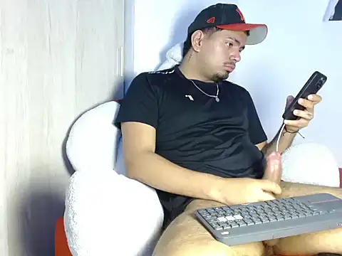 Snapshot of Henry_villa23 chatting on 02/11/26, 04:17 Henry villa23 online show from 02/11/26, 04:17