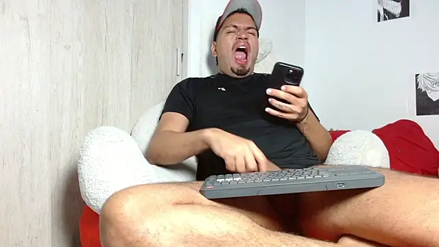 Snapshot of Henry_villa23 chatting on 02/19/26, 05:47 Henry villa23 online show from 02/19/26, 05:47