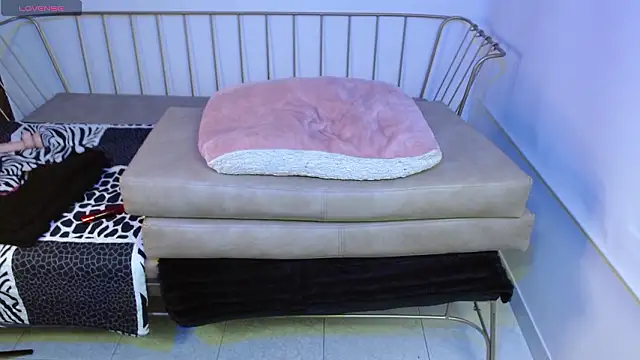 Roxanne vale online show from 03/11/26, 01:11