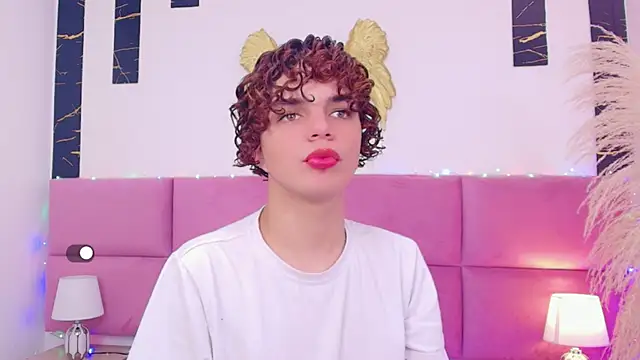 Snapshot of Skyee_angel chatting on 12/14/25, 01:49 Skyee angel online show from 12/14/25, 01:49