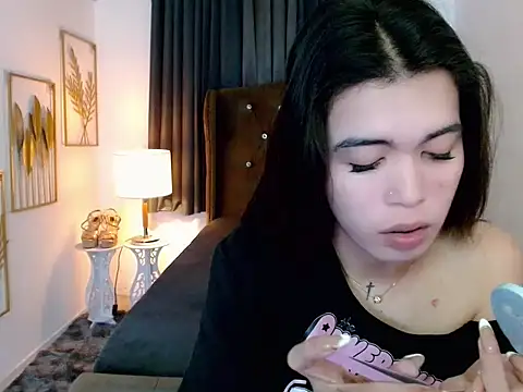 hollyyumiloove online show from 03/11/26, 10:54