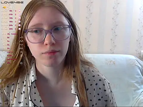 Snapshot of LustfulSarah chatting on 12/15/25, 10:14 LustfulSarah online show from 12/15/25, 10:14