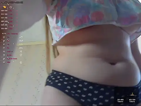 Snapshot of LustfulSarah chatting on 04/06/26, 05:36 LustfulSarah online show from 04/06/26, 05:36
